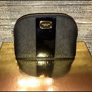 NWT!!  MICHAEL KORS LARGE LEATHER TRAVEL POUCH